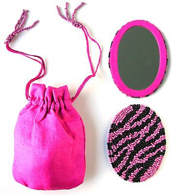 handheld-mirror-in-a-little-sac-m183-nyc-usa-monogram.jpg