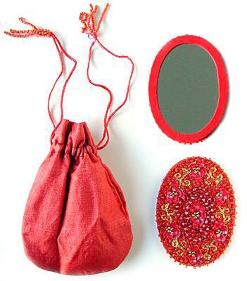 handheld-mirror-in-a-little-sac-m2003-nyc-usa-monogram.jpg