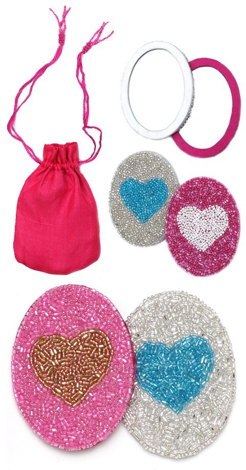 handheld-mirror-in-a-little-sac-m3519-nyc-usa-monogram.jpg