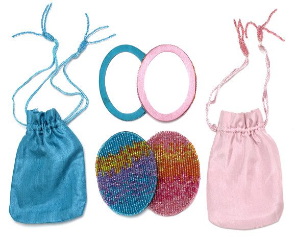 handheld-mirror-in-a-little-sac-m3830-nyc-usa-monogram.jpg
